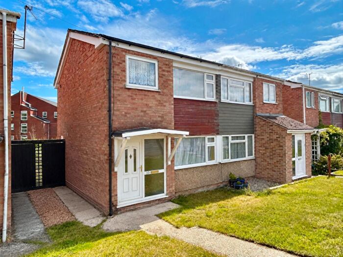 3 Bedroom Semi-Detached House For Sale In Kiln Road, Newbury, RG14