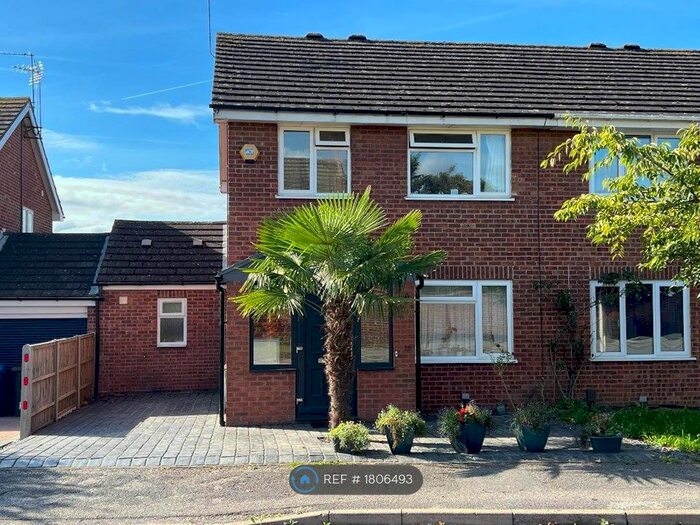 4 Bedroom Semi-Detached House To Rent In Bissley Drive, Maidenhead, SL6