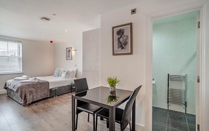 Studio To Rent In - Fox House Studios (Deluxe), PL1