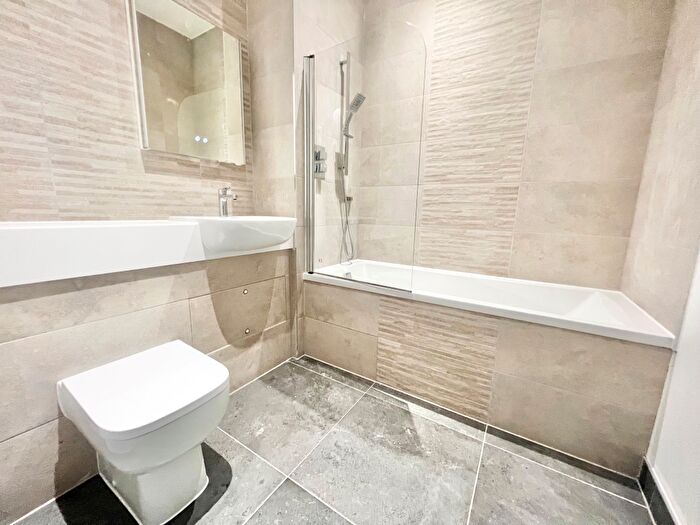 2 Bedroom Apartment To Rent In Alencon Link, Basingstoke, RG21