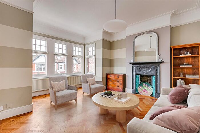 3 Bedroom Flat To Rent In The Crescent, London, SW19