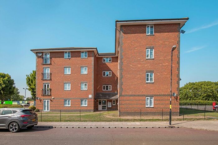 2 Bedroom Flat To Rent In Pelham Place, Ealing, W13