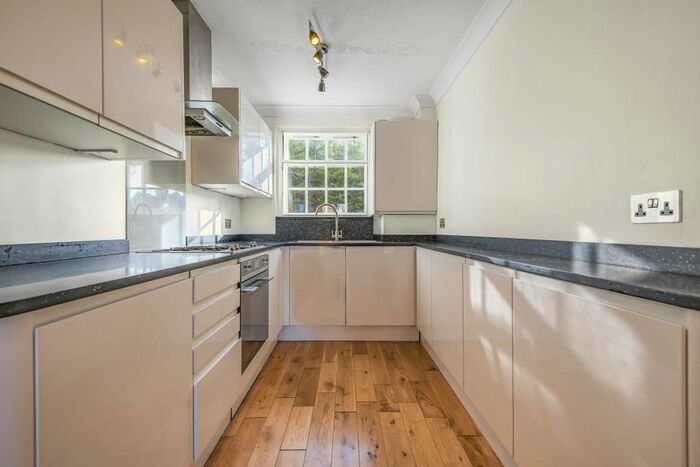 2 Bedroom Flat To Rent In Cedar Terrace, Richmond, TW9