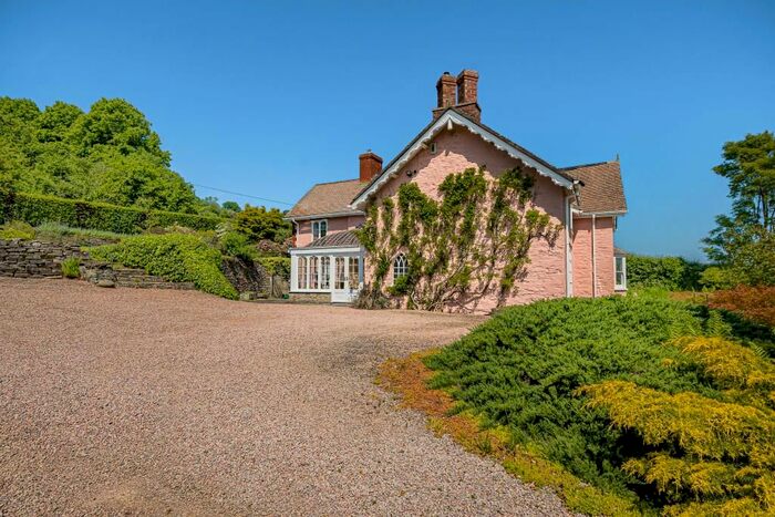 4 Bedroom Detached House For Sale In Llyswen, Brecon, LD3