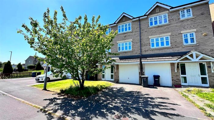3 Bedroom Semi-Detached House To Rent In Crag View, Greengates, Bradford, BD10