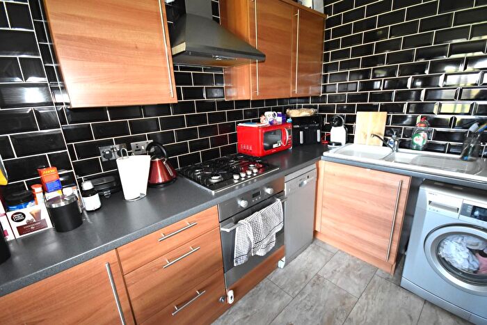 1 Bedroom Flat For Sale In Medici Close, Goodmayes, Ilford, IG3