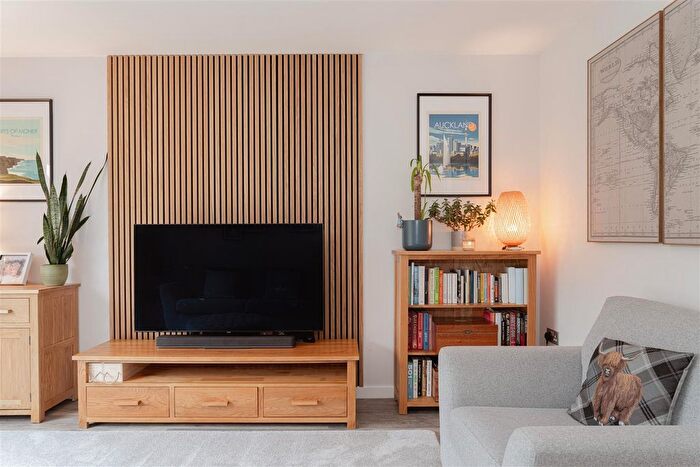 4 Bedroom Detached House For Sale In All Saints Gardens, Merstham, Redhill, RH1