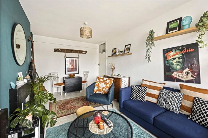 2 Bedroom Flat For Sale In Lincoln Court, South Street, Lancing, West Sussex, BN15