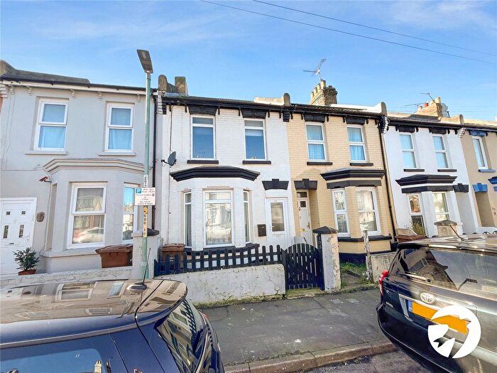 3 Bedroom Terraced House To Rent In Shakespeare Road, Gillingham, Kent, ME7