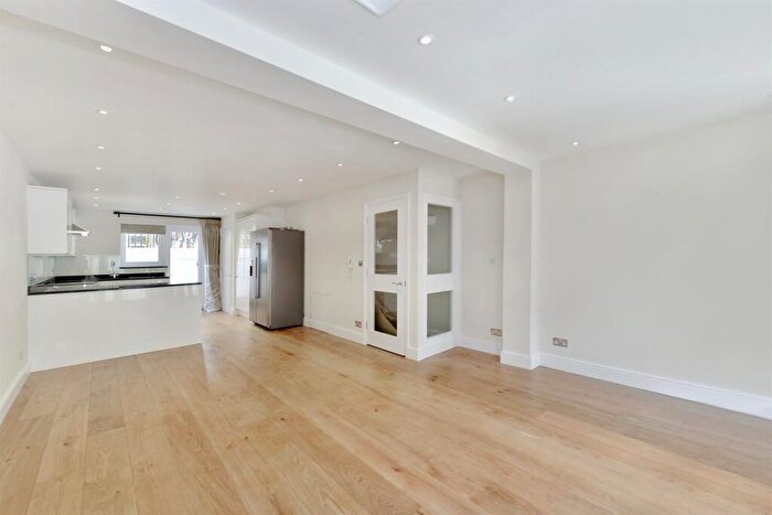 4 Bedroom House To Rent In Billing Place, Chelsea, SW10