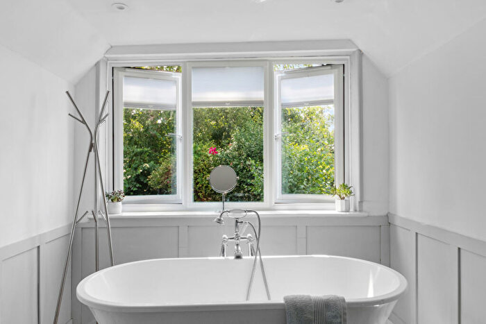 3 Bedroom House For Sale In Wareham, Dorset, BH20 - Photo 10