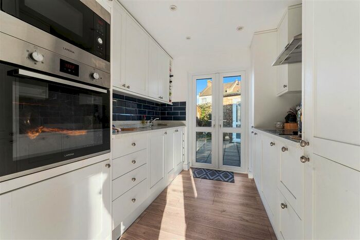 2 Bedroom Detached Bungalow For Sale In St. Lukes Close, Woodside, Croydon, SE25