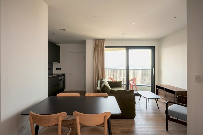 2 Bedroom Flat To Rent In Apartment - Riverstone Heights, London, E3