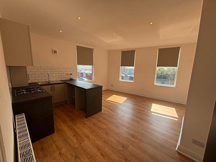 1 Bedroom Flat To Rent In Modern Bedroom Top Floor Apartment – Green Lane – Available End Of July, L13