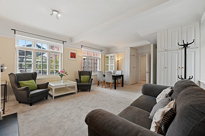 3 Bedroom Maisonette For Sale In Allen Street, London, W8