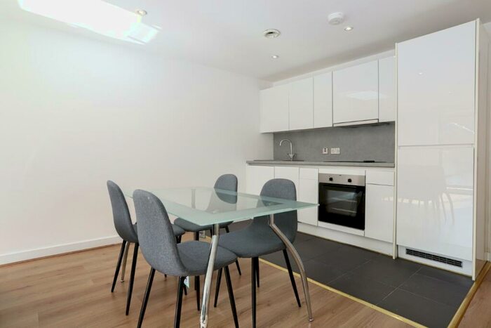 2 Bedroom Apartment To Rent In The Spectrum Liverpool, L1