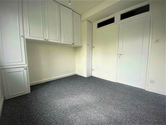 1 Bedroom Flat To Rent In Hillingdon Hill, Uxbridge, UB10