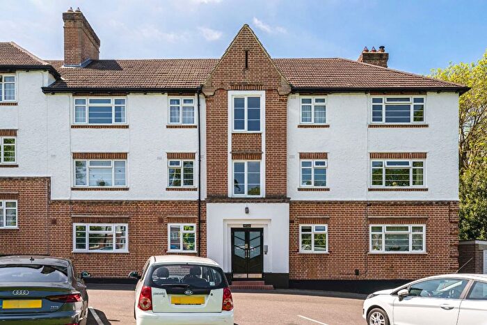 2 Bedroom Flat For Sale In Manor Road, Twickenham, TW2