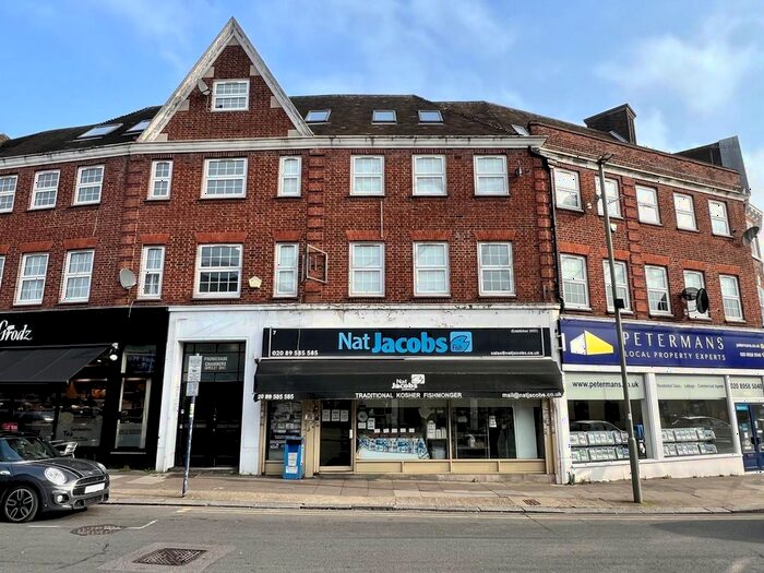 2 Bedroom Flat To Rent In The Promenade, Edgware, HA8