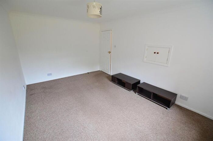 1 Bedroom Flat To Rent In Suffolk Close, Slough, SL1