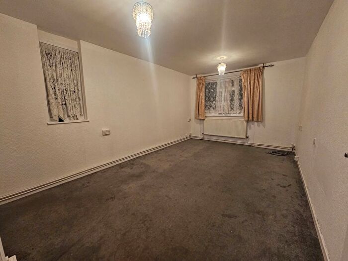 1 Bedroom Flat To Rent In Kielder Close, Ilford, IG6