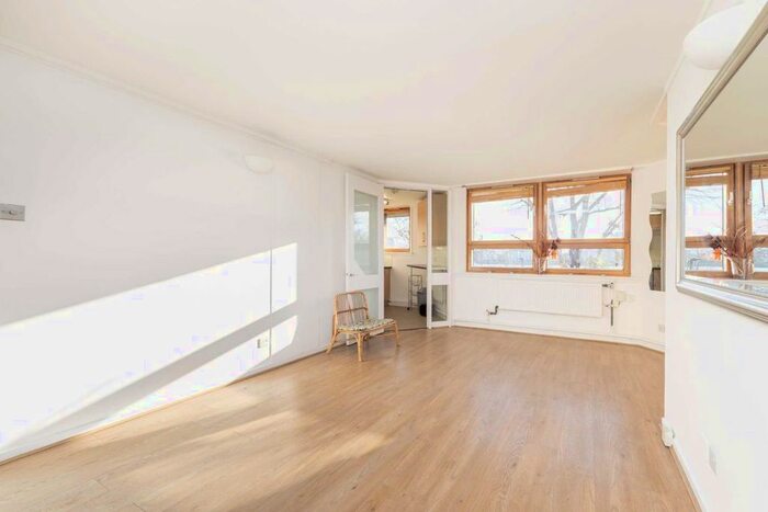 Studio To Rent In Blantyre Walk, Worlds End Estate, London, SW10