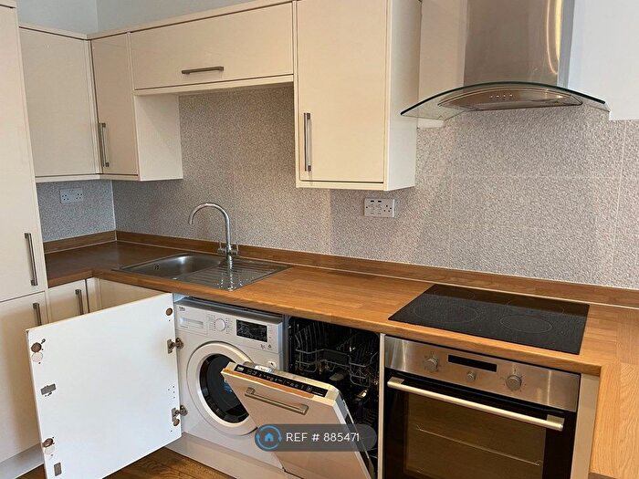 1 Bedroom Flat To Rent In Woolwich House, London, N14
