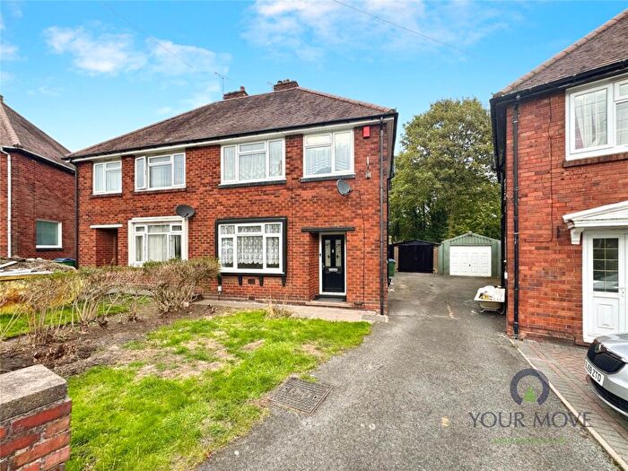 3 Bedroom Semi-Detached House To Rent In Ivy House Road, Oldbury, West Midlands, B69
