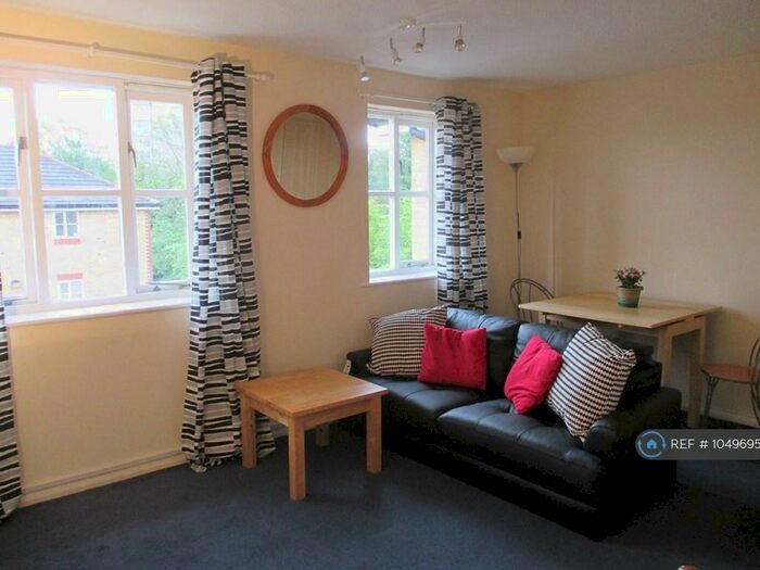 Studio To Rent In Chipstead Close, Sutton, SM2