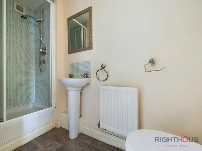 3 Bedroom Town House For Sale In Widdop Close, Bradford, BD6