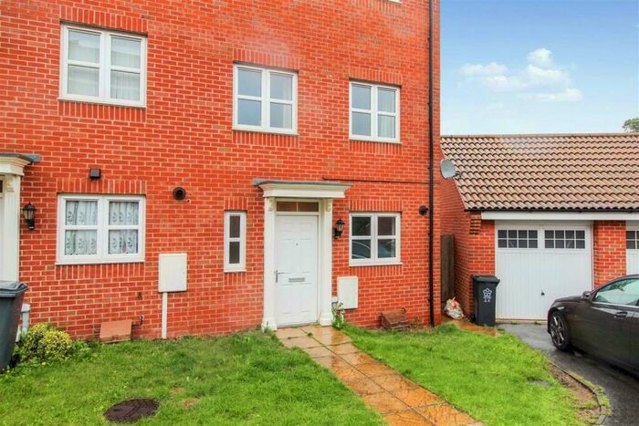 5 Bedroom House To Rent In Thornborough Way, Hamilton, LE5