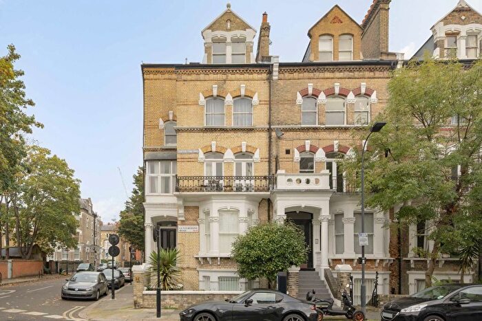 1 Bedroom Flat To Rent In Gunterstone Road, West Kensington, W14