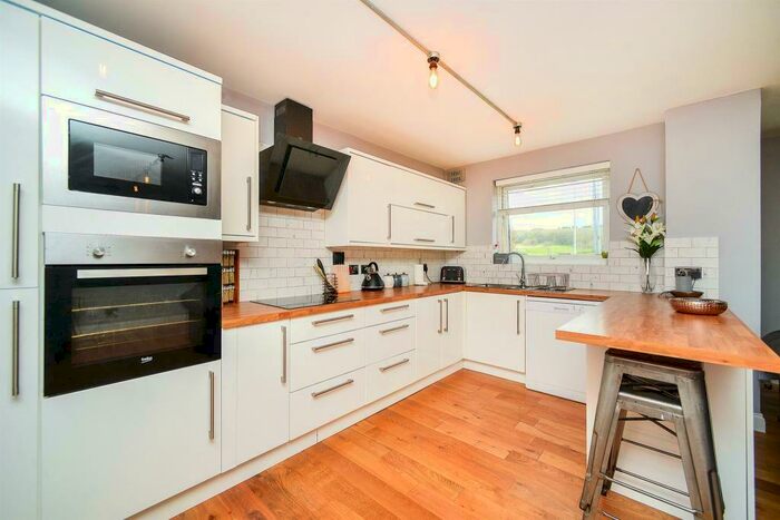 2 Bedroom Maisonette To Rent In Henley Road, Brighton, BN2
