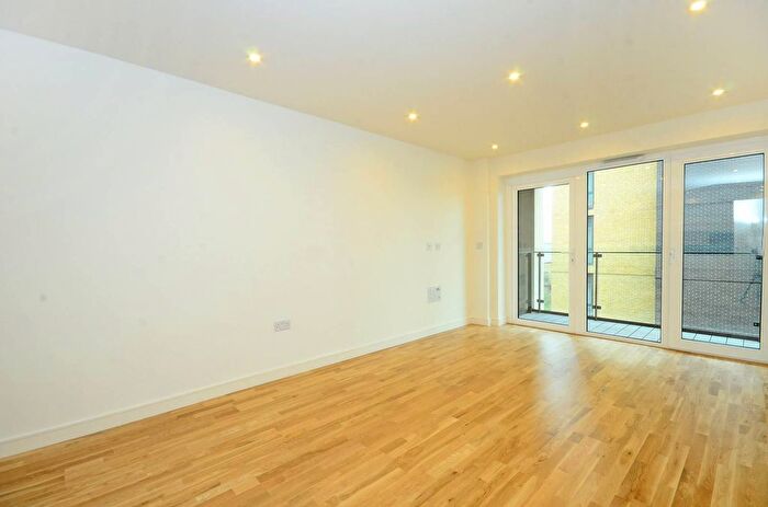 2 Bedroom Flat To Rent In Enterprise Way, Wandsworth, London, SW18