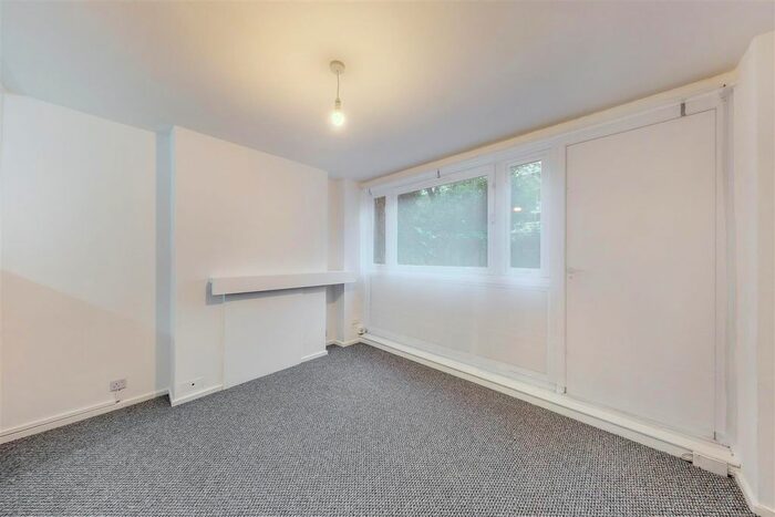 2 Bedroom Flat To Rent In Cottage Grove, London, SW9