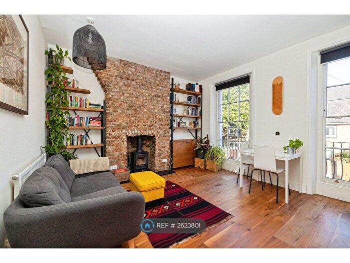 2 Bedroom Maisonette To Rent In Bewdley St, London, N1