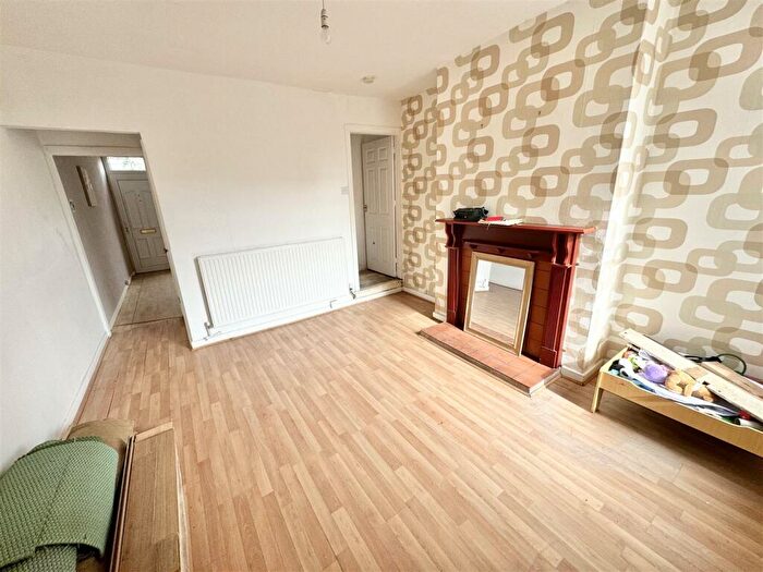 2 Bedroom End Of Terrace House For Sale In Montague Street, Mansfield, NG18