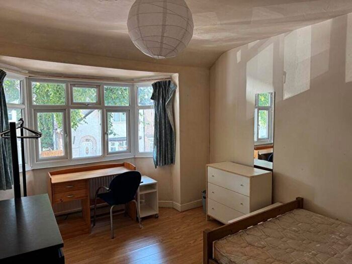 5 Bedroom House To Rent In Rolleston Drive, Nottingham, NG7