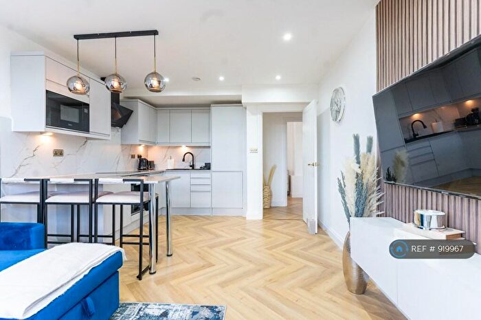 4 Bedroom Flat To Rent In Olding House, London, SW12