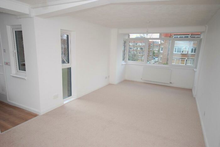 2 Bedroom Flat To Rent In Dirleton Drive, Shawlands, Glasgow, G41