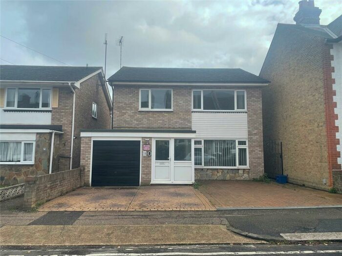 4 Bedroom Detached House To Rent In St. Georges Park Avenue, Westcliff-on-Sea, Essex, SS0