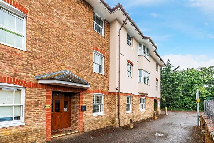2 Bedroom Flat For Sale In South Street, Dorking, RH4
