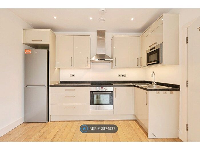 1 Bedroom Flat To Rent In Sundial Court, Surbiton, KT5
