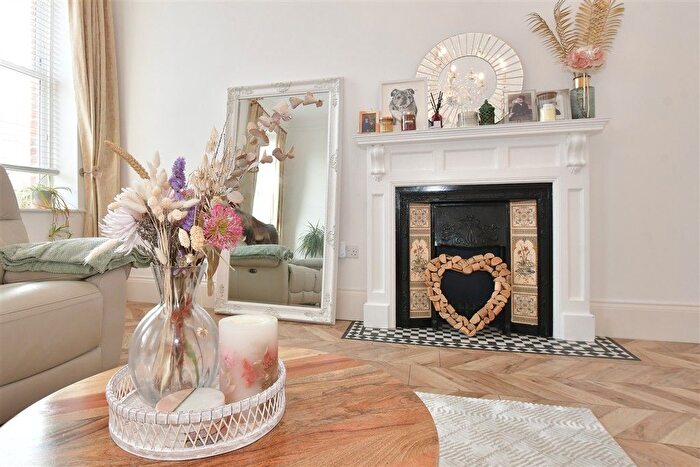 2 Bedroom Flat For Sale In Whitecroft Park, Newport, Isle Of Wight, PO30