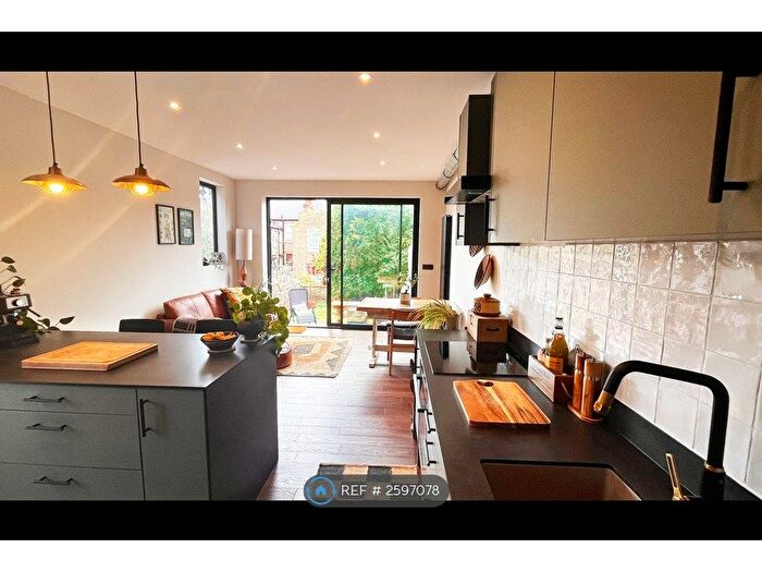 2 Bedroom Flat To Rent In Buchanan Gardens, London, NW10