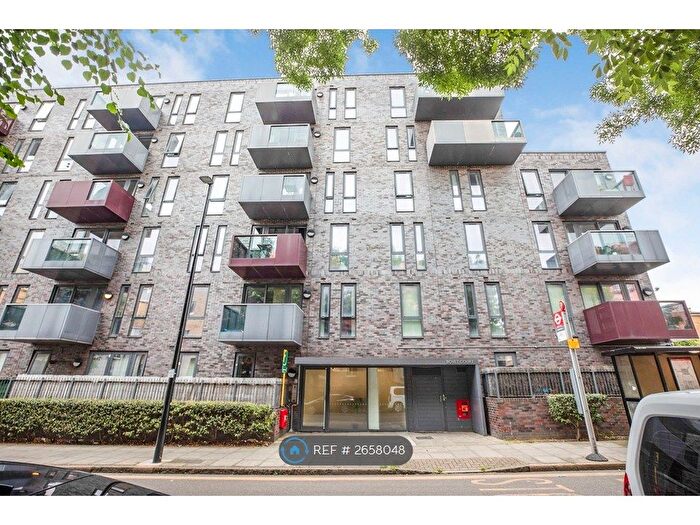 3 Bedroom Flat To Rent In Hardford Street, London, E1