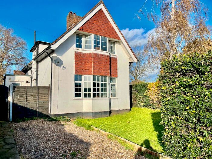 3 Bedroom Detached House To Rent In Windmill Hill, Ruislip, Middlesex, HA4