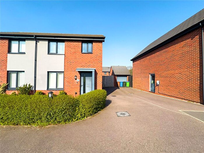 3 Bedroom Semi Detached House For Sale In Satin Drive, East Hollinsfield, Middleton, Manchester, M24