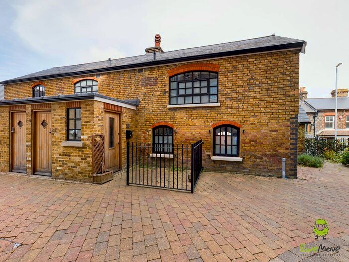 2 Bedroom Semi-Detached House To Rent In Millers Hill, Ramsgate, CT11