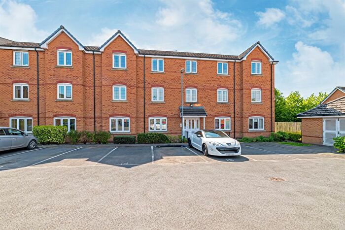 2 Bedroom Flat For Sale In Mere View, Helsby, Frodsham, WA6